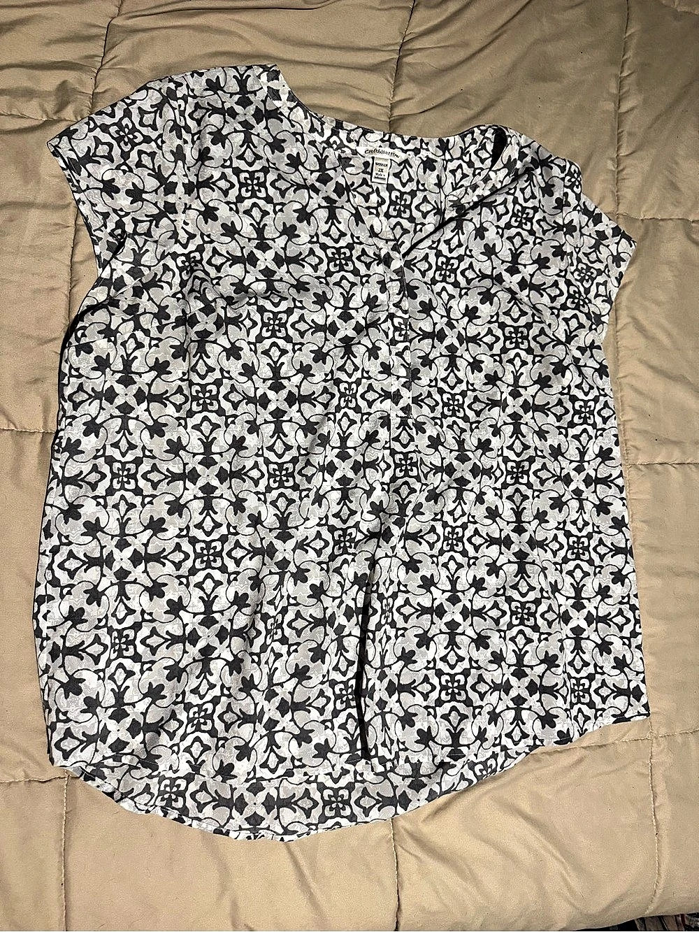 Croft & Barrow Floral Blouse in Gray & Black Size 2X
